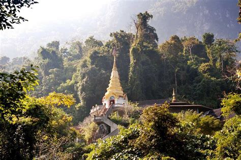  วัดถ้ำผาต่อง  สถานที่ปฏิบัติธรรมอันศักดิ์สิทธิ์และทิวทัศน์สุดอลังการ